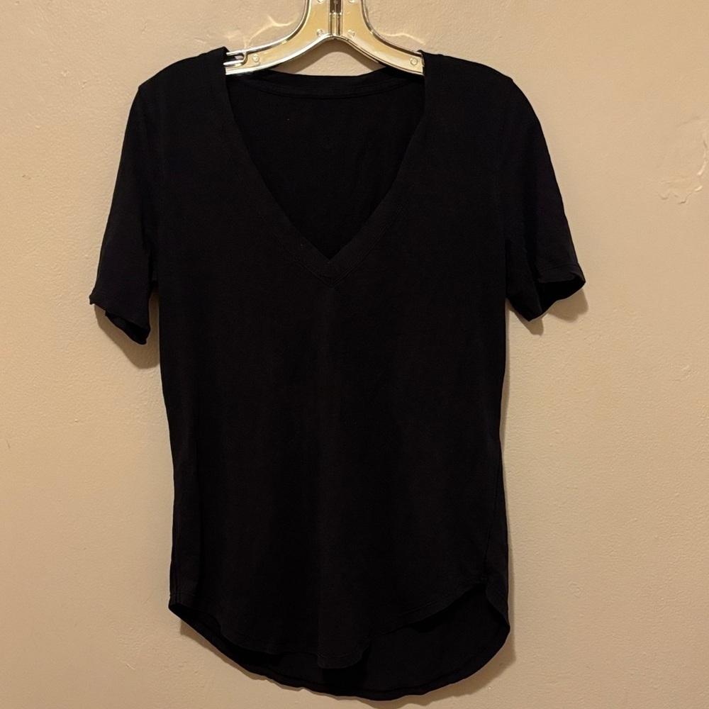 lululemon athletica Black V-Neck Short Sleeve Tee
